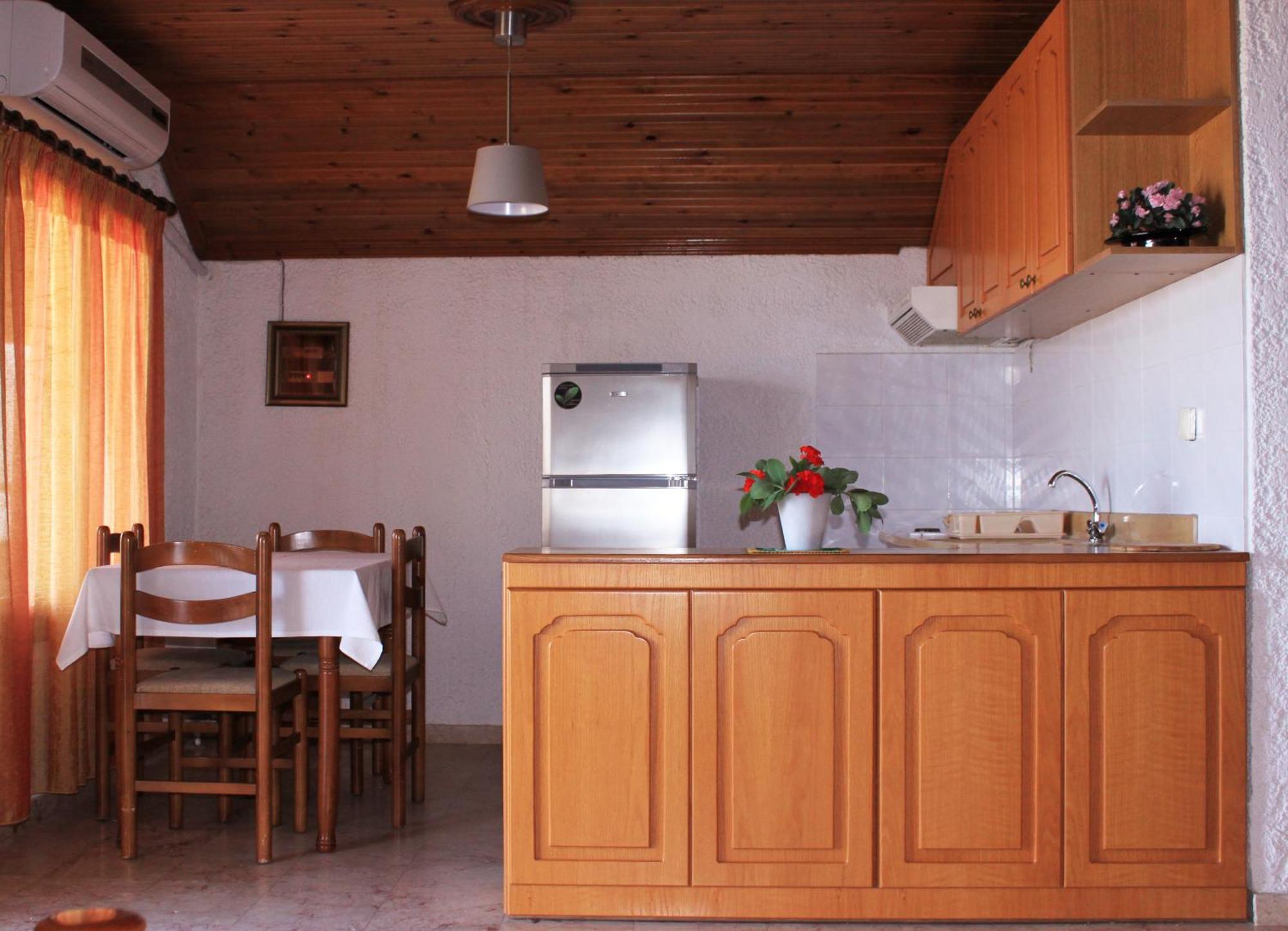Vrasná Kehagias Apartments מראה חיצוני תמונה
