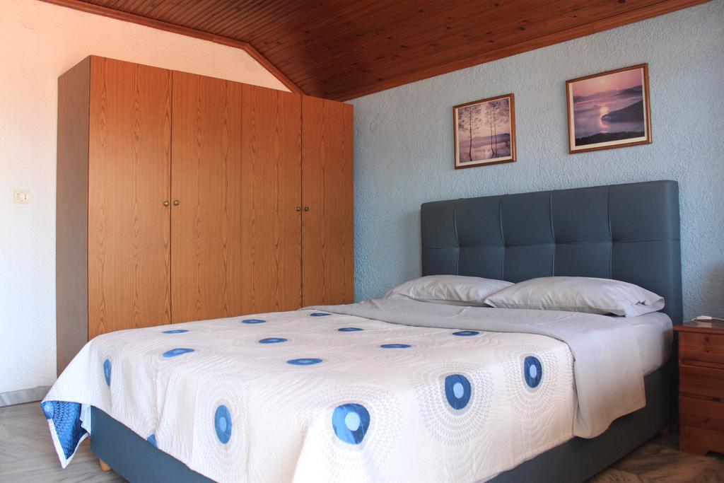 Vrasná Kehagias Apartments מראה חיצוני תמונה